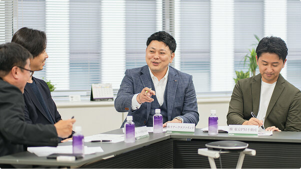オンラインセミナーで意見を述べる経営者たち